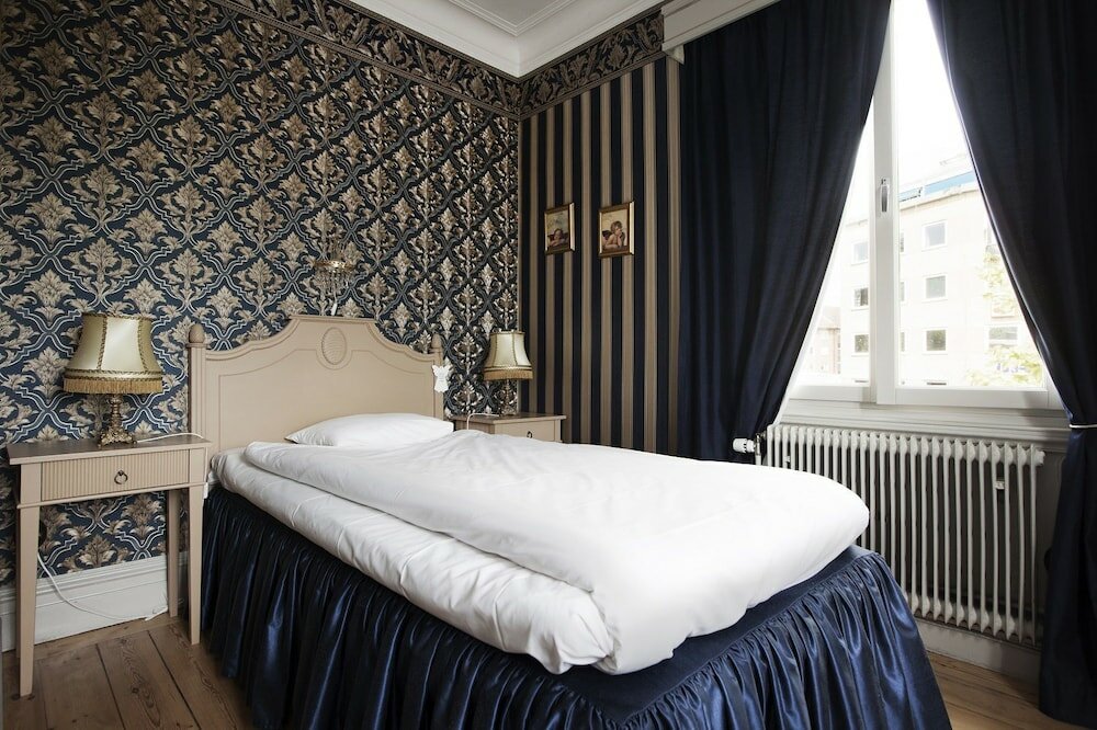 Фото Park Hotel Linköpings Fawlty Towers