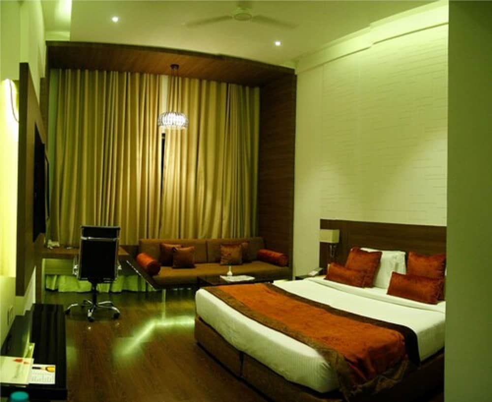 Фото Hotel Centre Point