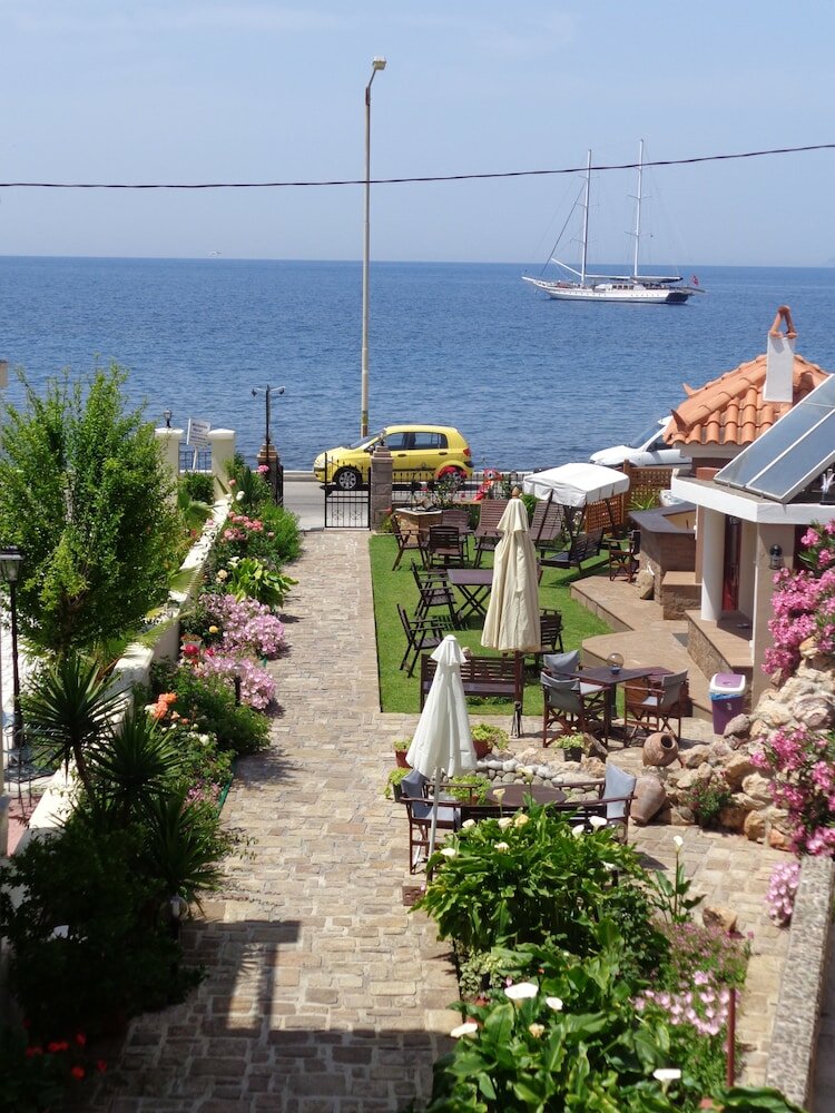 Фото Niki Studios Sea-Front