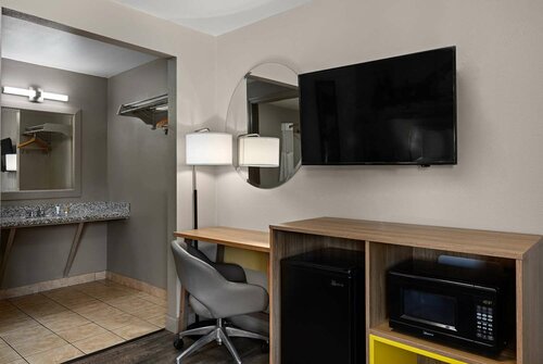 Гостиница Days Inn by Wyndham Lakewood South Tacoma в Такоме