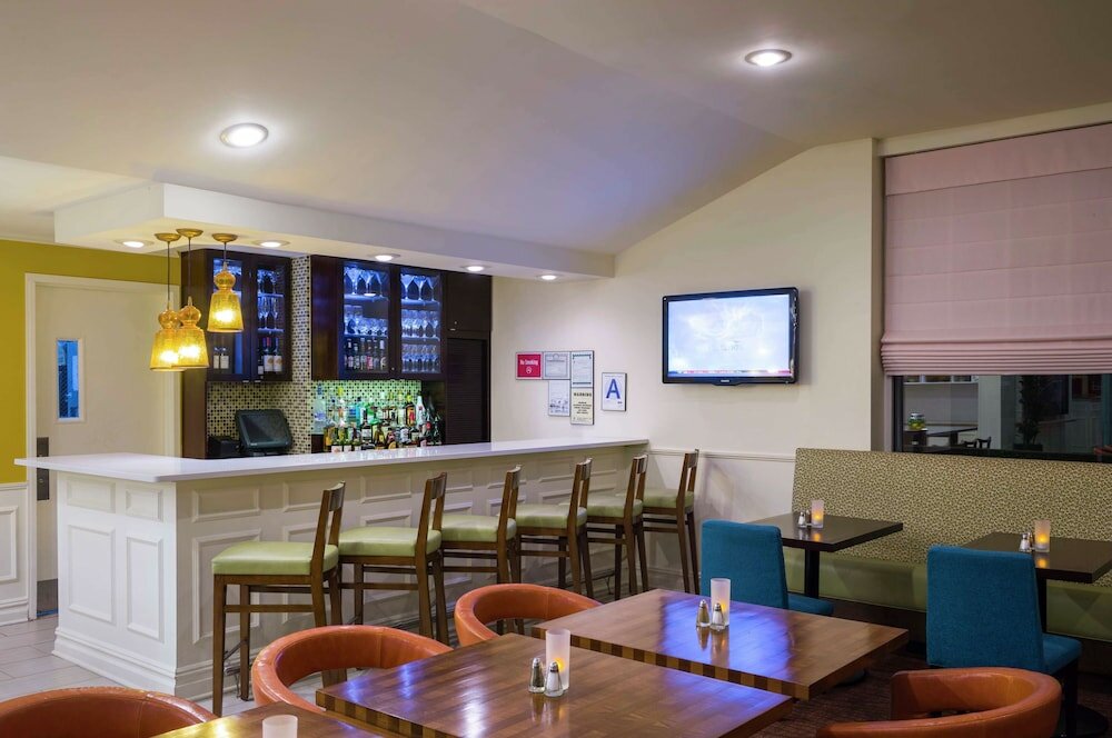 Фото Hilton Garden Inn Queens/JFK Airport