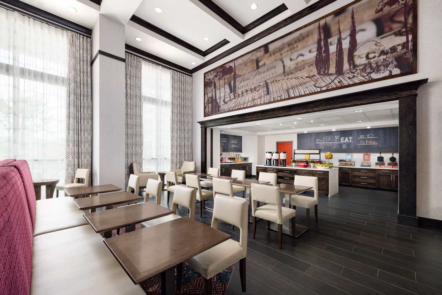 Фото Hampton Inn & Suites Napa