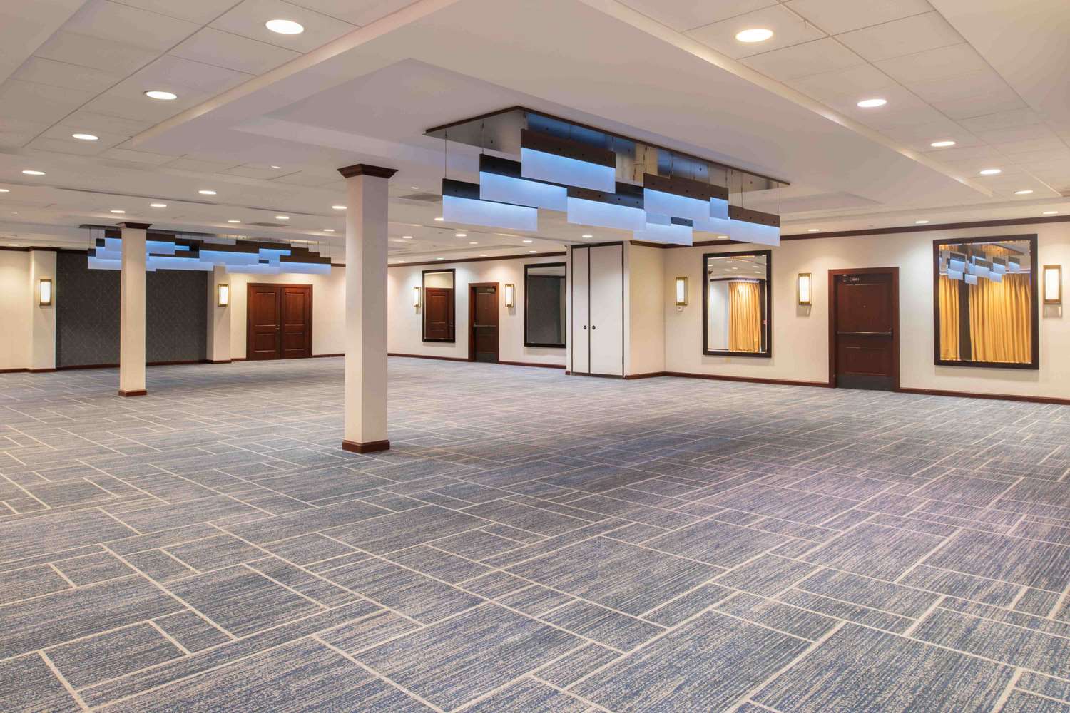 Фото Doubletree Hotel San Francisco Airport