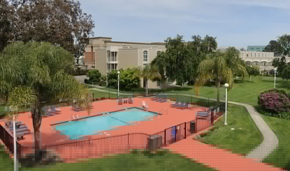 Фото Hilton Oakland Airport