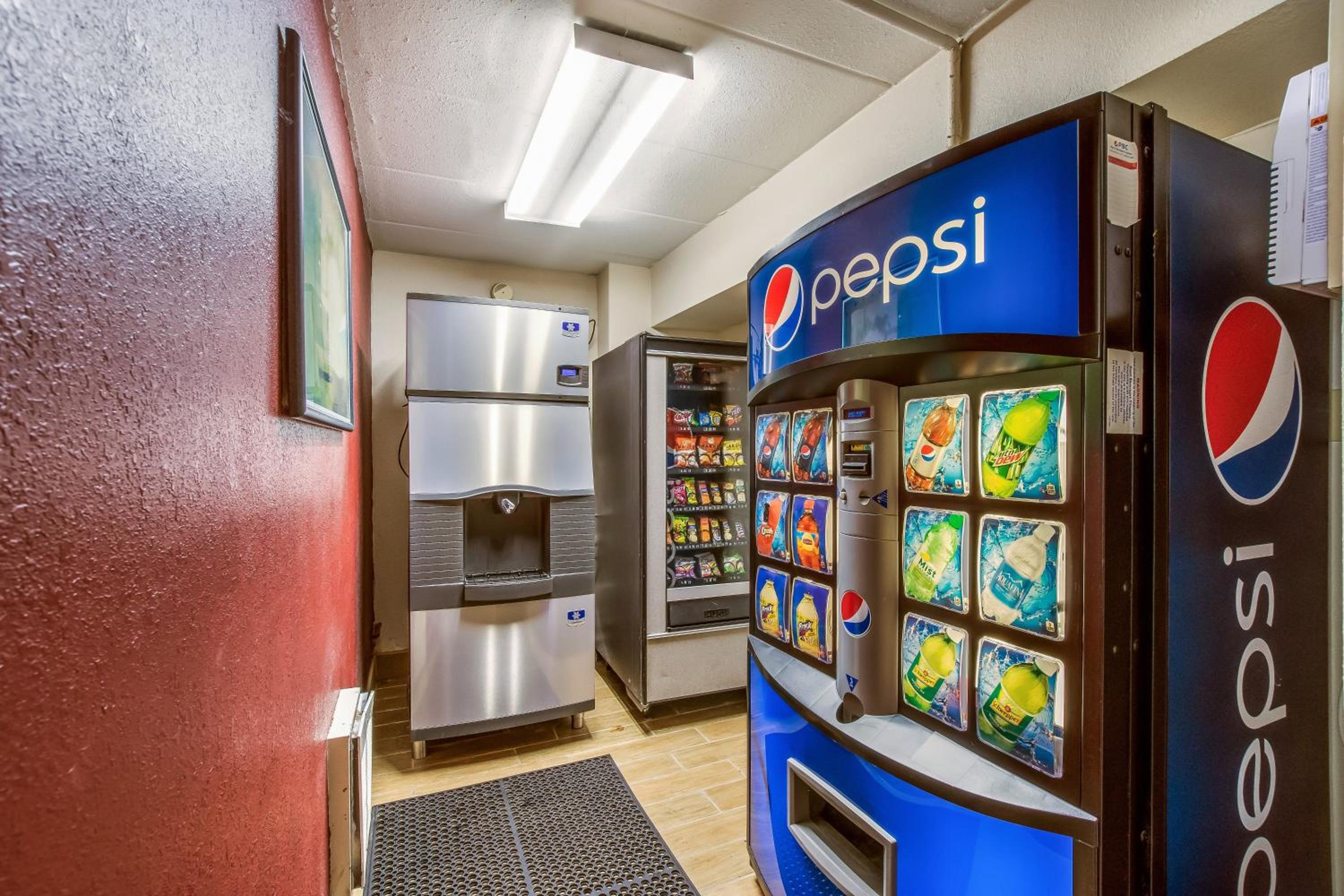 Фото Red Roof Inn Detroit - Plymouth/Canton