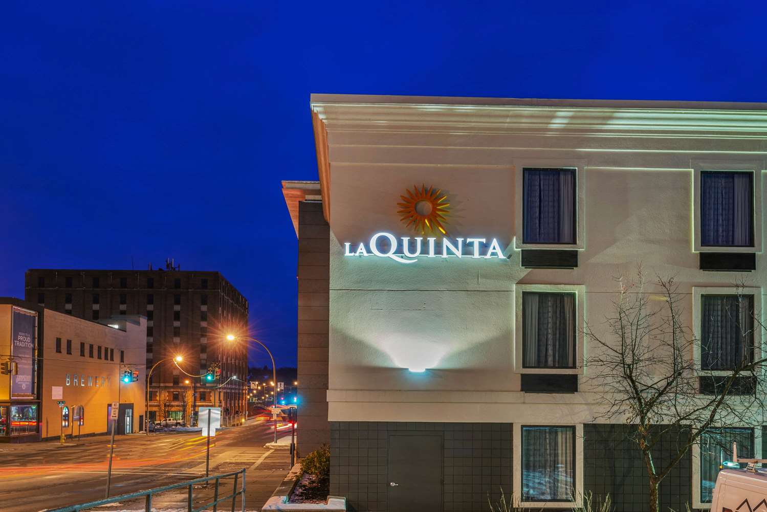 Фото La Quinta Inn & Suites by Wyndham Jamestown