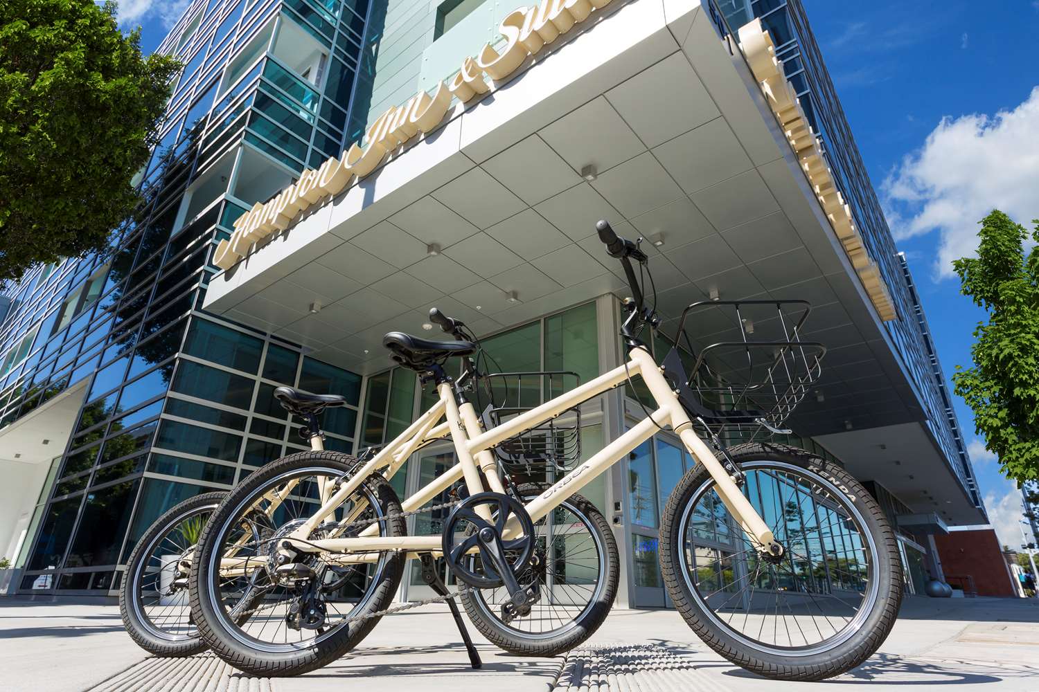 Фото Hampton Inn & Suites Santa Monica