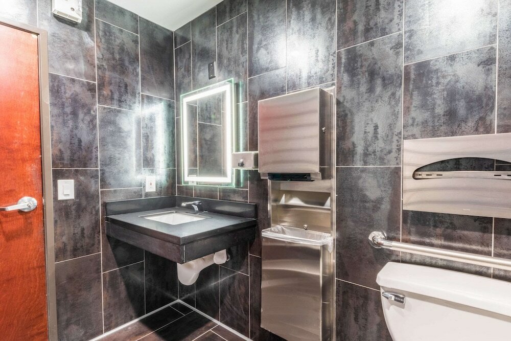 Фото Quality Inn & Suites