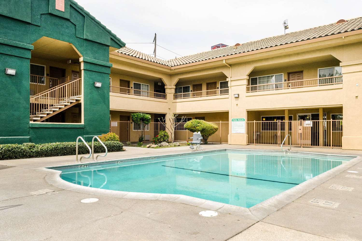 Фото Quality Inn & Suites Lathrop - South Stockton