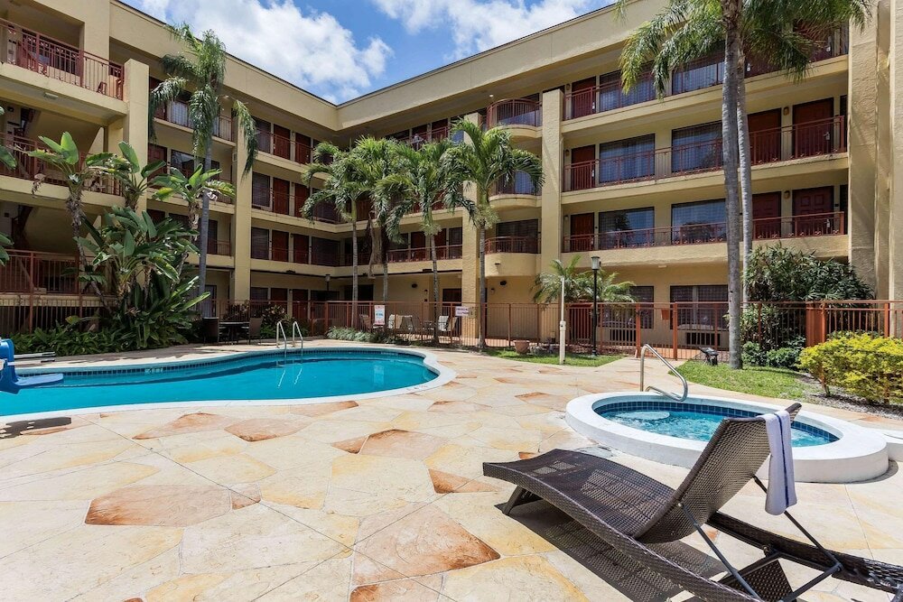 Фото Boca Suites Deerfield Beach