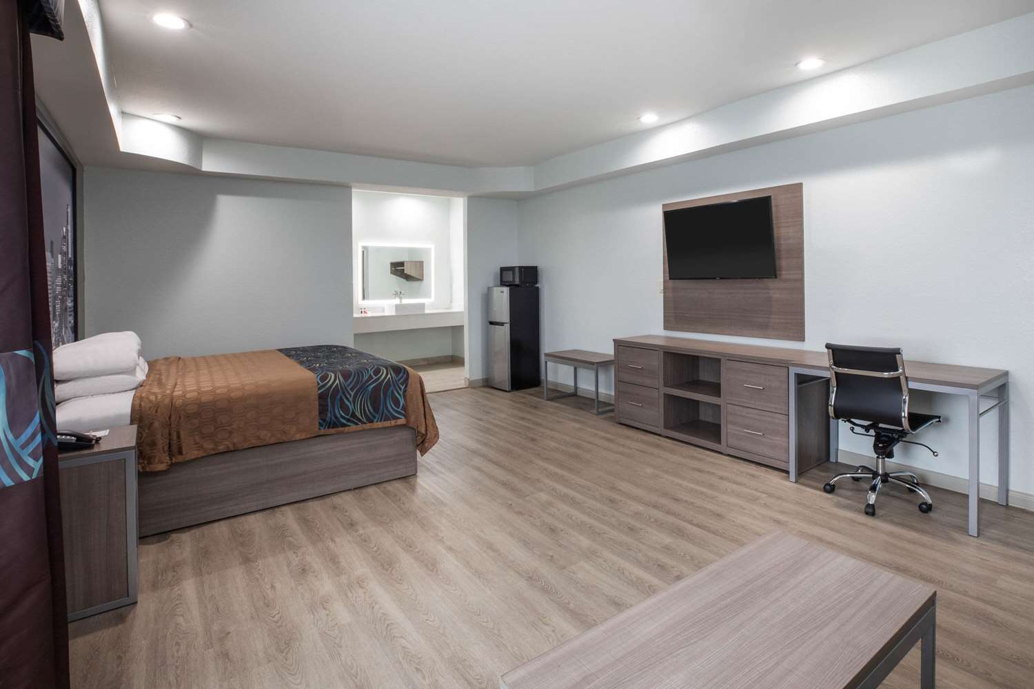 Фото Super 8 by Wyndham Humble/Fallcreek/Houston