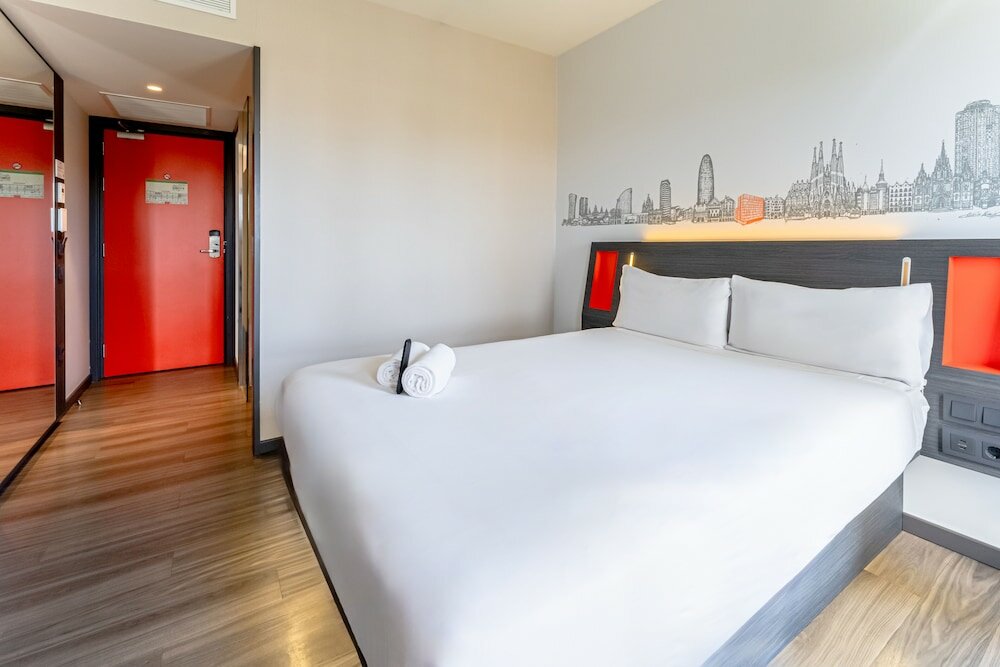 Фото EasyHotel Barcelona Fira