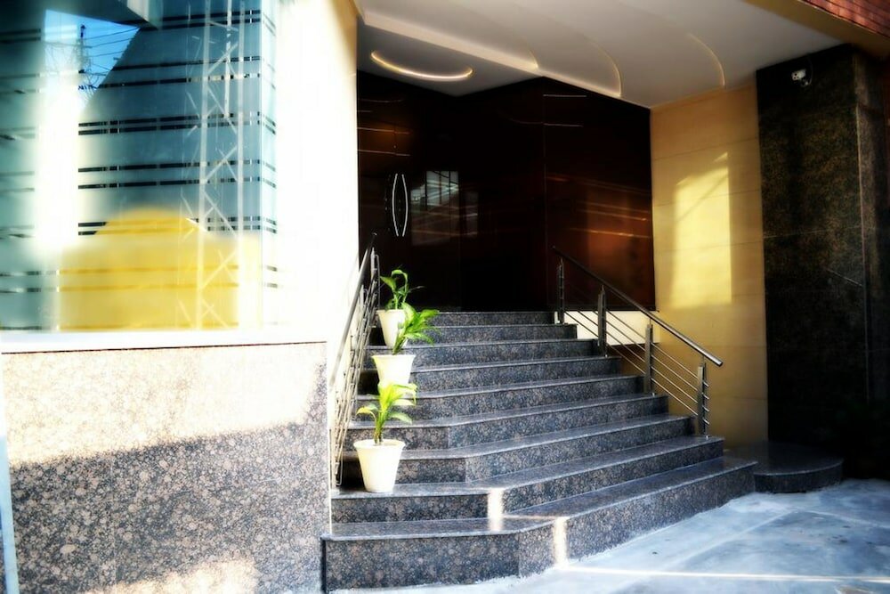 Фото Panoramic Hotel - Mall Road Lahore