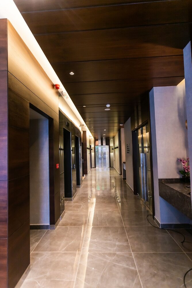 Фото The Compass Hotel