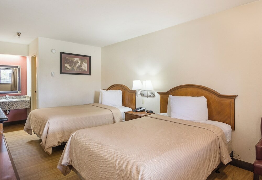 Фото Rodeway Inn Tampa near Busch Gardens - Usf