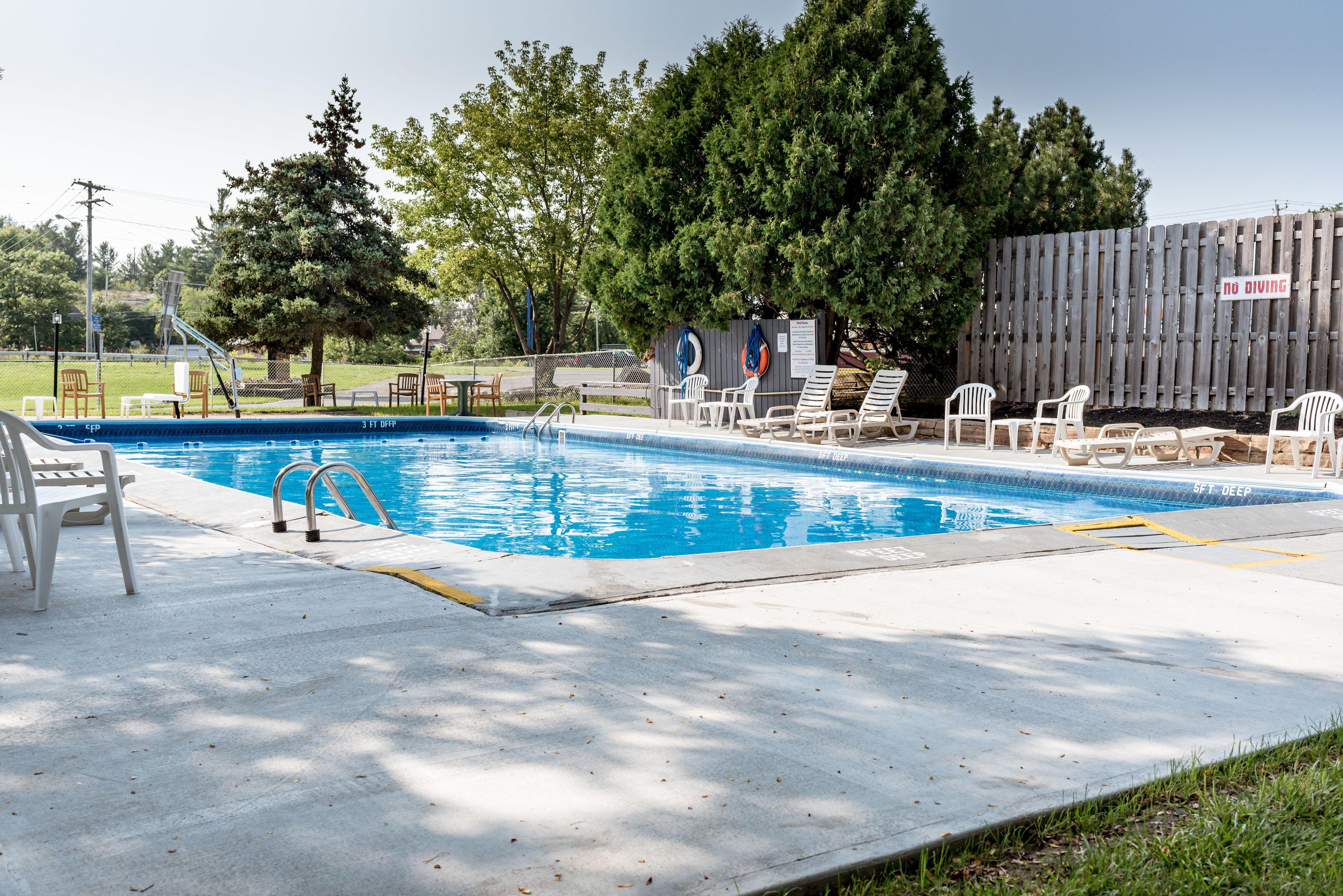 Фото Capt. 's Inn & Suites