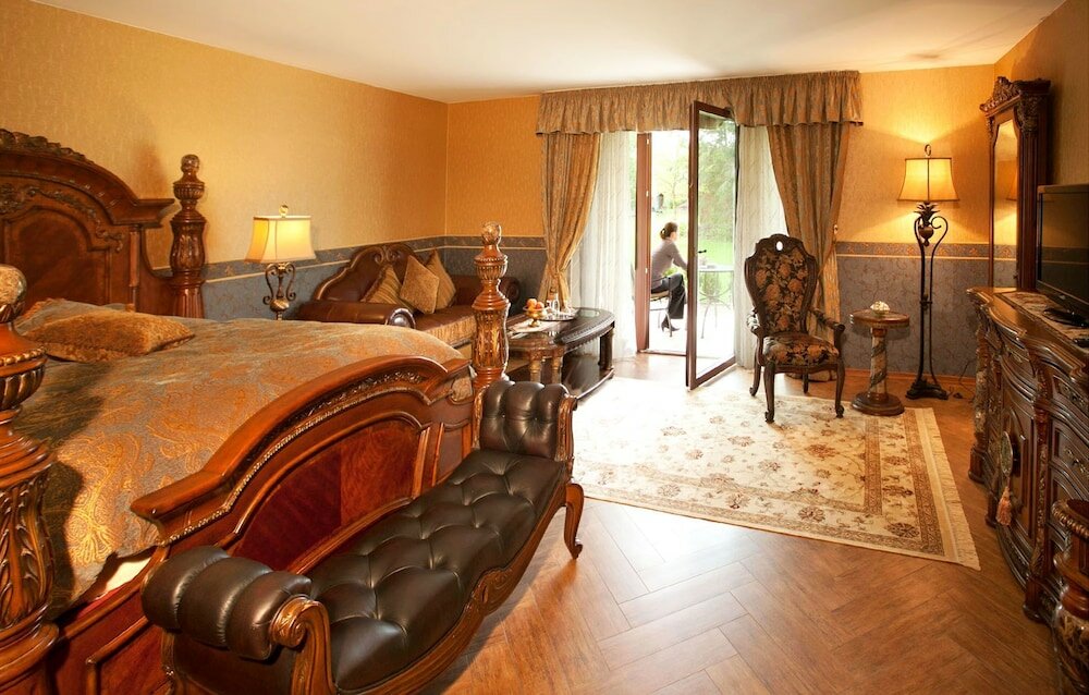 Фото Landhaus & Burg Hotel Romantik