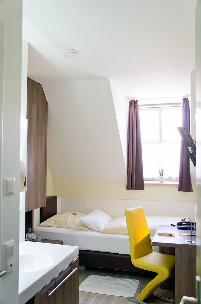 Фото Hotel-Restaurant Kastanienhof Lauingen