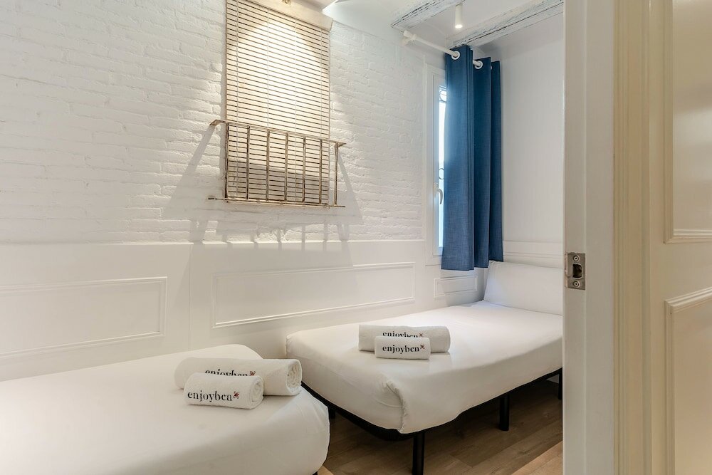 Фото Enjoybcn Colon Apartments