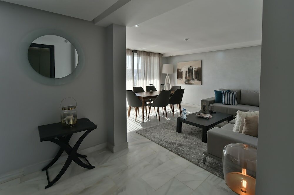 Фото Le Yacht Suites Hotel
