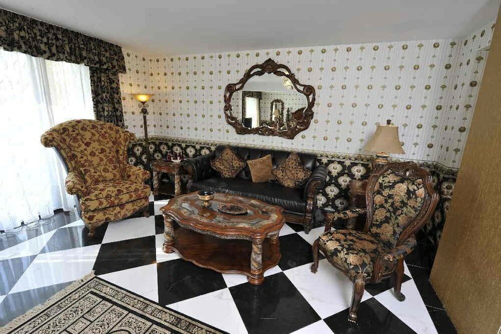 Фото Landhaus & Burg Hotel Romantik