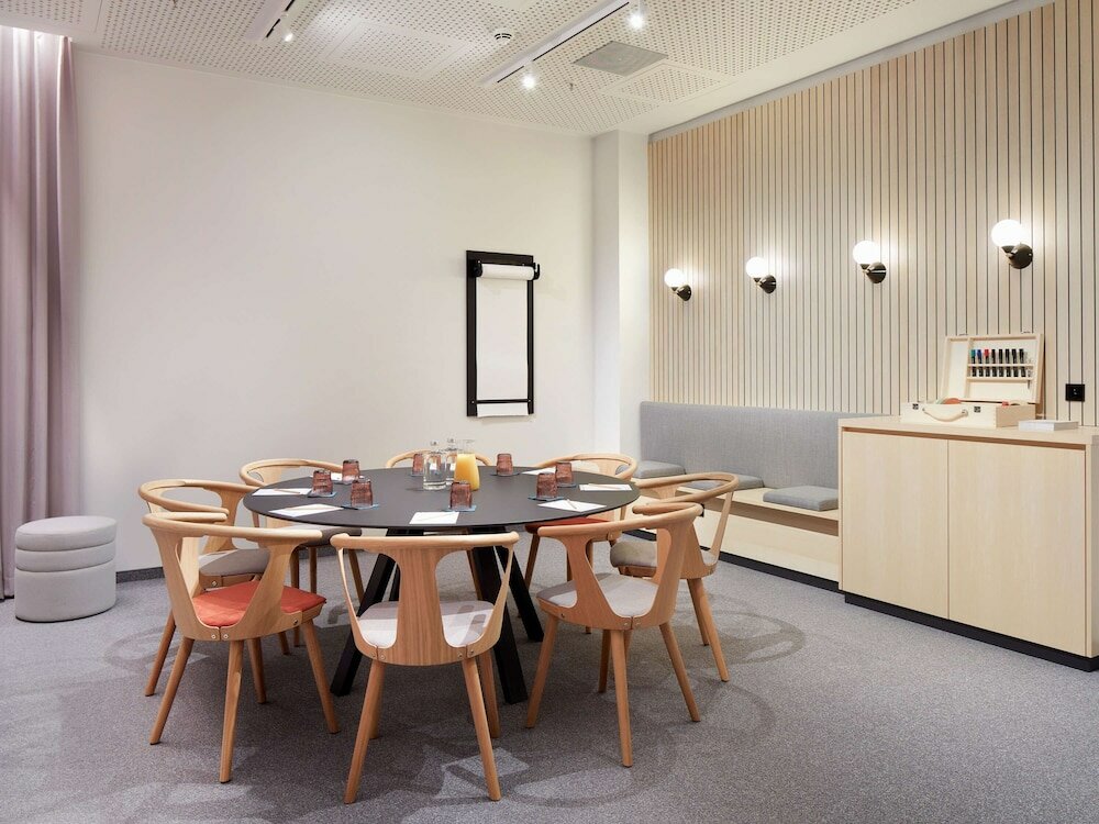 Фото Novotel Hamburg Central Station