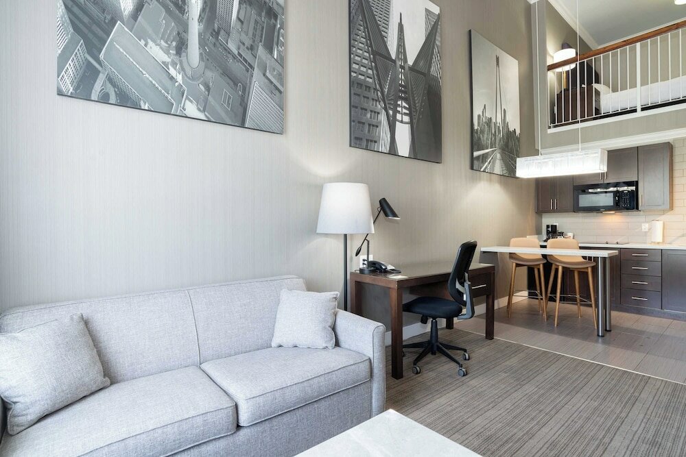Фото Sandman Hotel & Suites Winnipeg Airport