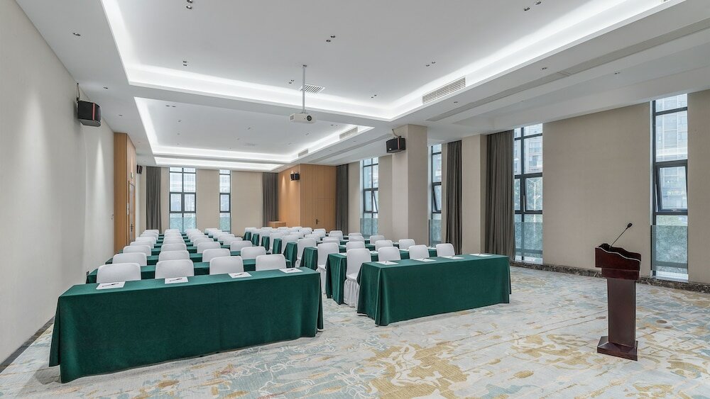 Фото Holiday Inn Express Huangshi Cihu Lake, an Ihg Hotel