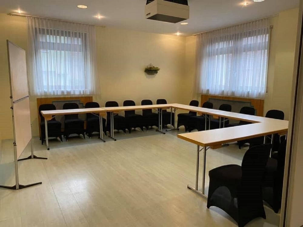 Фото Lilton Hotel Zuffenhausen