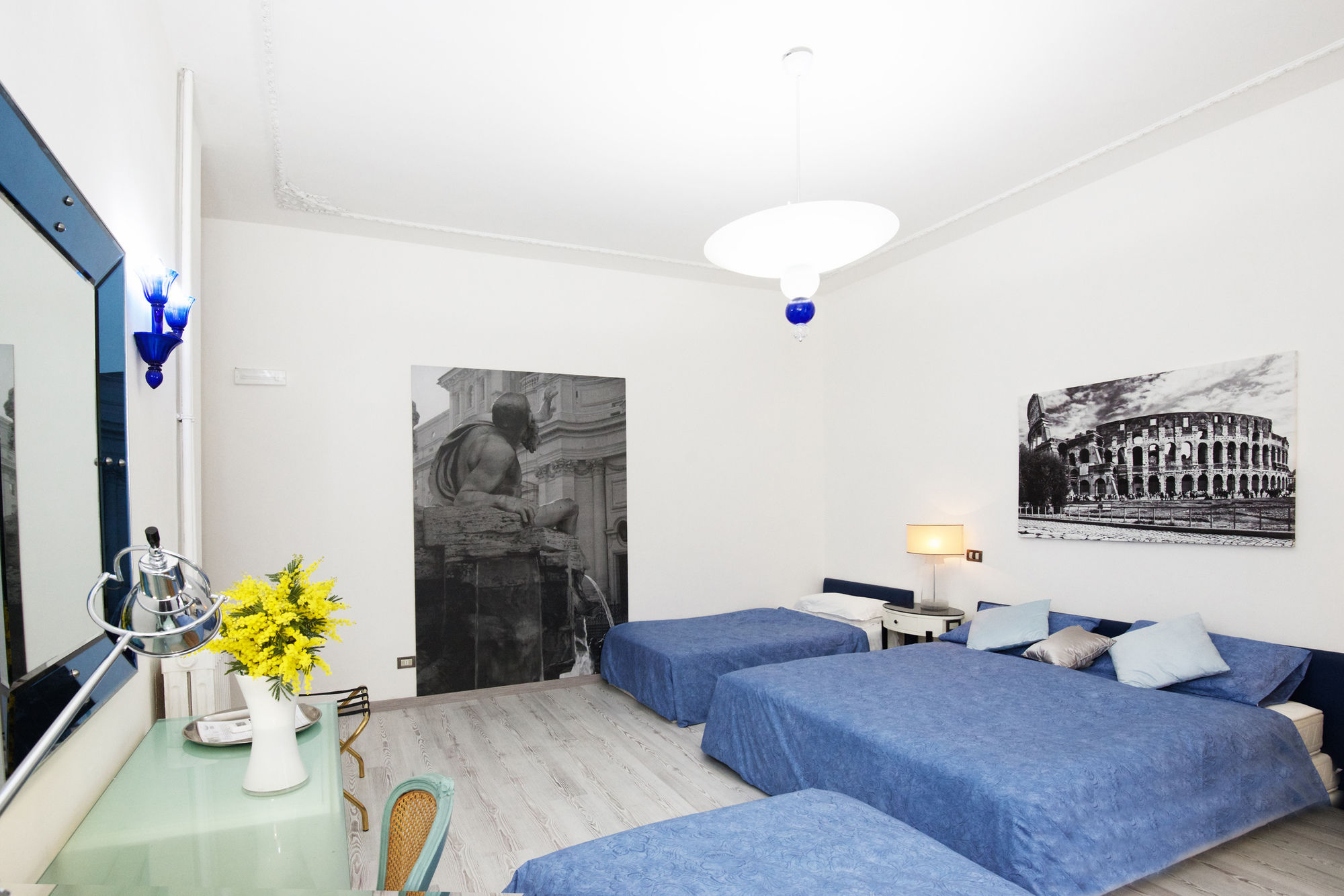 Фото White Vatican