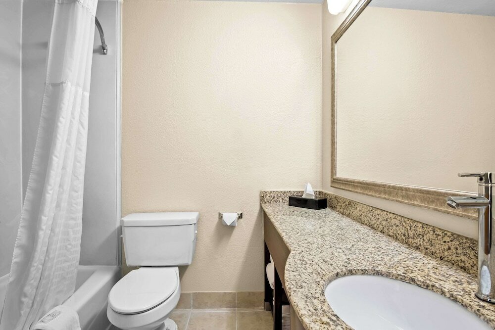 Фото Comfort Suites Las Colinas Center