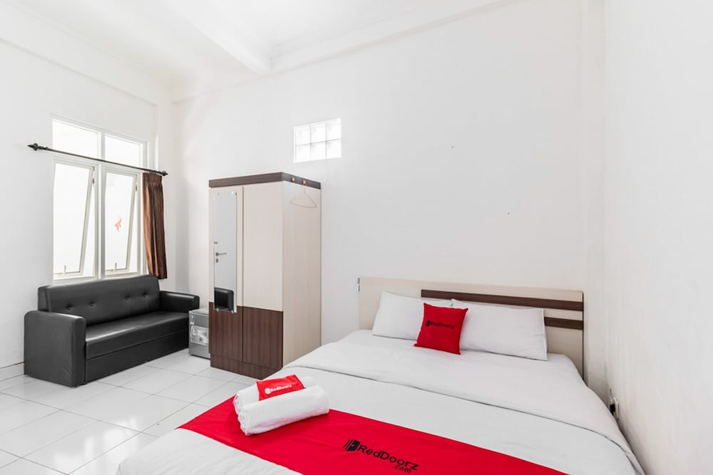 Фото RedDoorz Syariah @ Wisma Arya 2