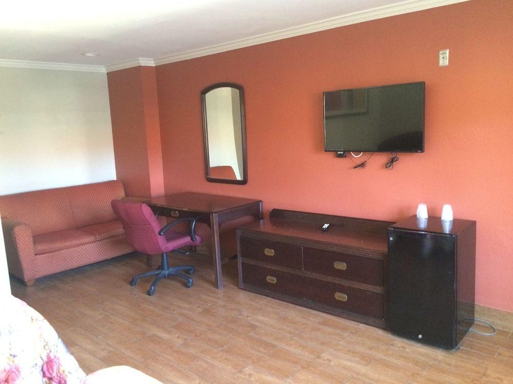 Фото Hyland Inn Long Beach