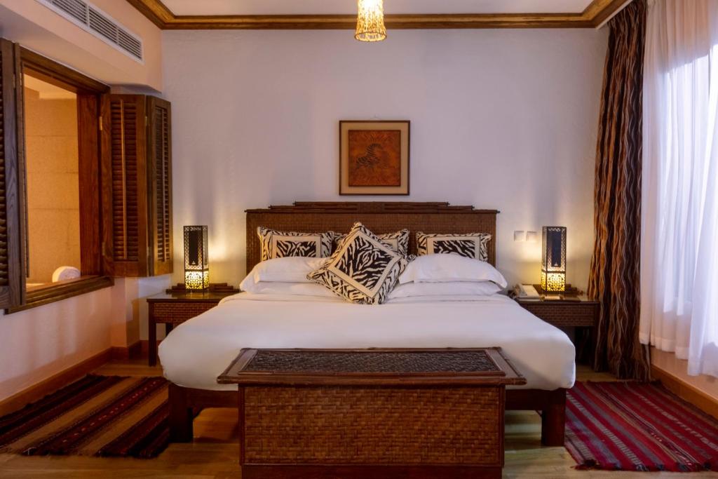 Фото Royal Savoy Hotel & Villas