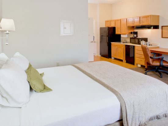 Фото Candlewood Suites Medford, an Ihg Hotel