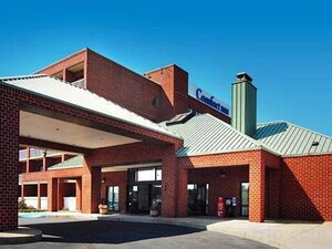 Гостиница La Quinta Inn & Suites by Wyndham Philadelphia Airport