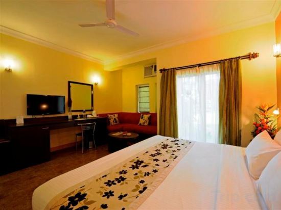 Фото Whispering Palms Beach Resort