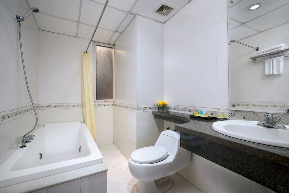 Фото Lakeside Palace Hotel