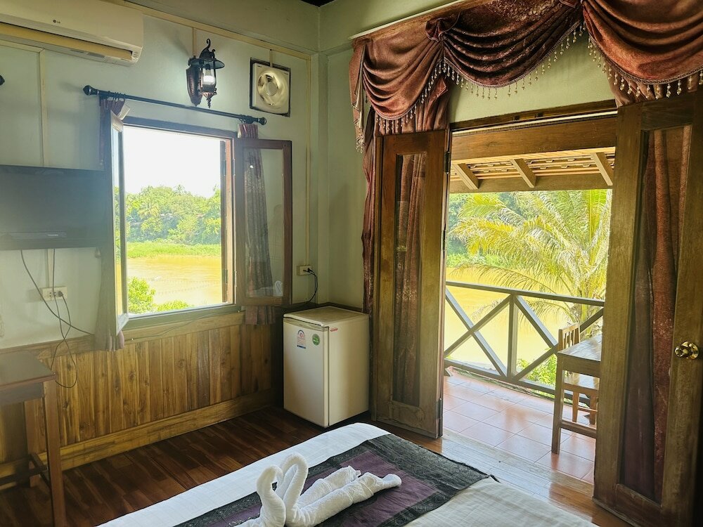 Фото Kingkham Riverside Hotel