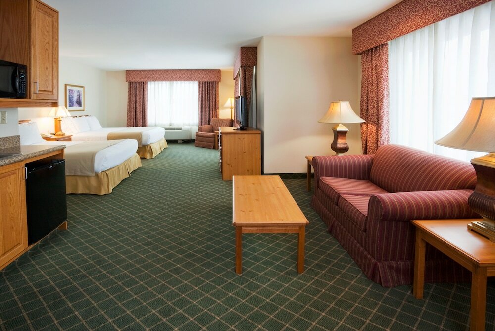 Фото Holiday Inn Express Hotel & Suites Chanhassen, an Ihg Hotel