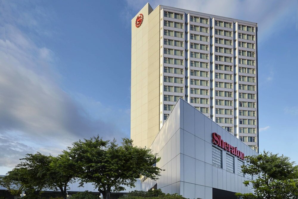 Фото Sheraton Vancouver Guildford Hotel