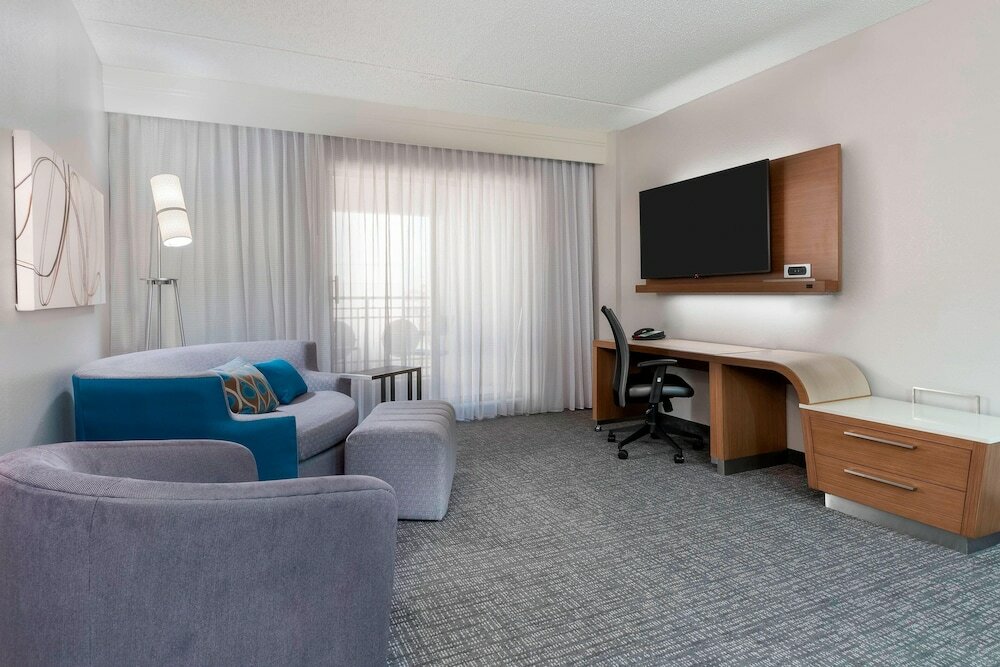 Фото Courtyard by Marriott Tampa Downtown