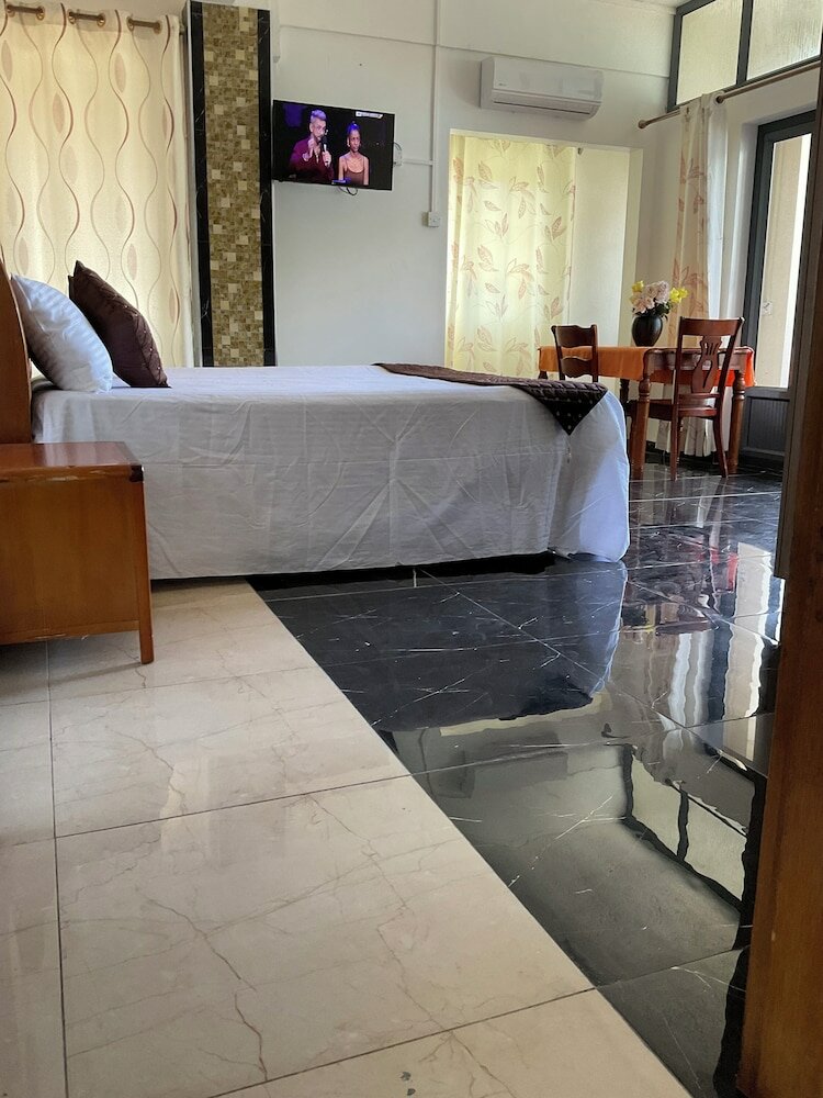 Фото Mahe Holiday Resort