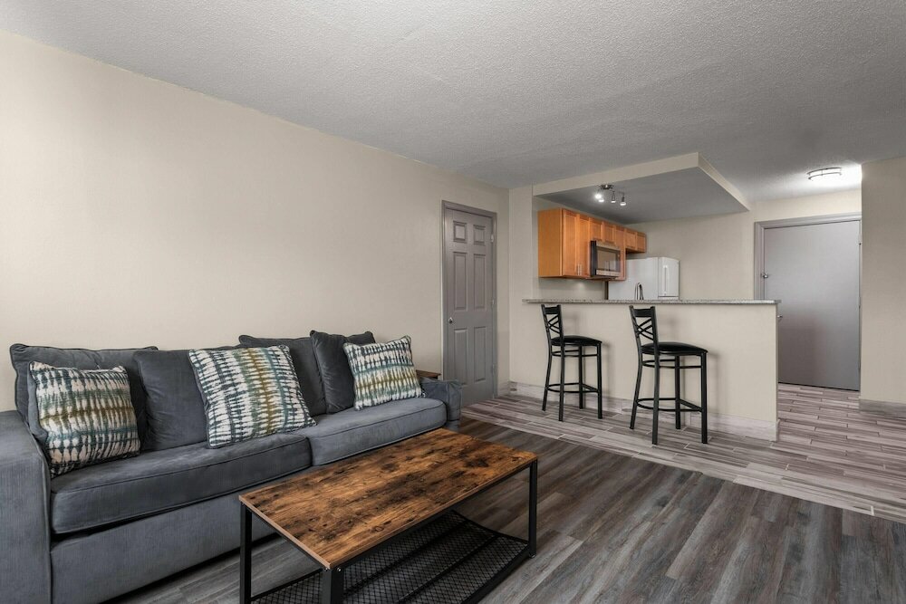 Фото Days Inn and Suites by Wyndham Hammond, In