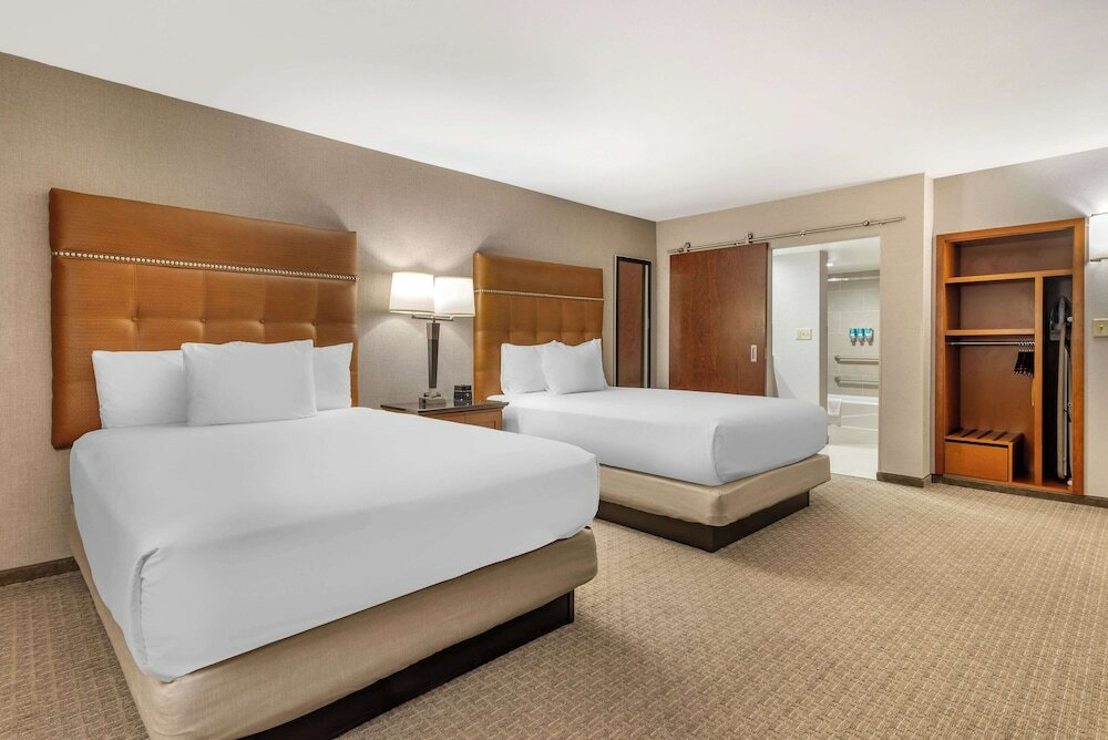 Фото Drury Inn & Suites Atlanta Airport