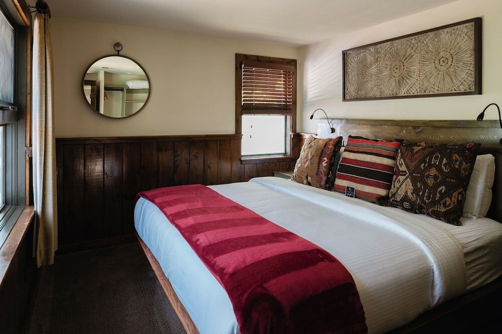 Фото Highland Haven Creekside Inn