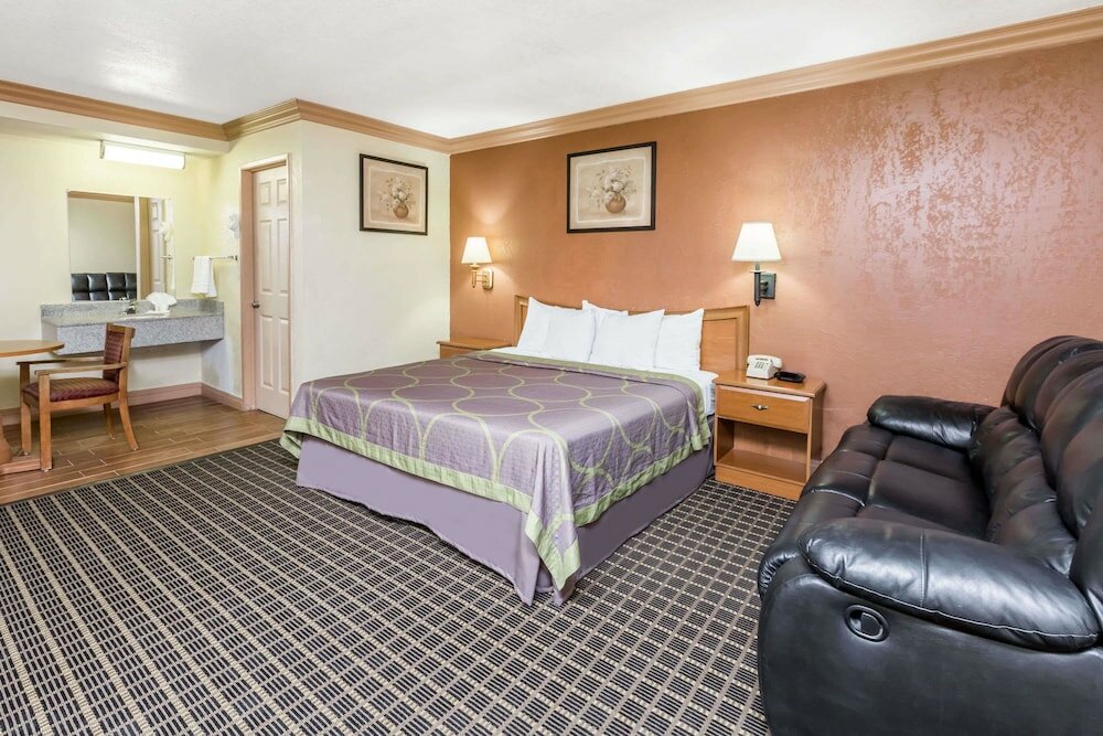 Фото Super 8 by Wyndham Azusa