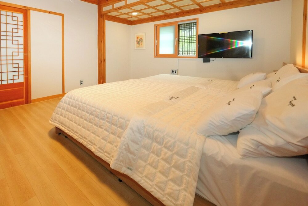 Фото Wiyeonjae Hanok Stay