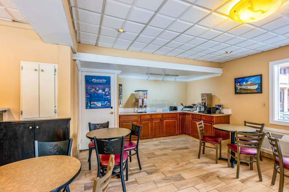 Фото Econo Lodge Beach and Boardwalk