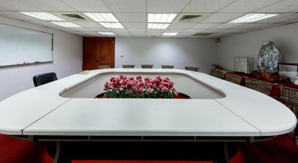 Фото Chungli Business Hotel